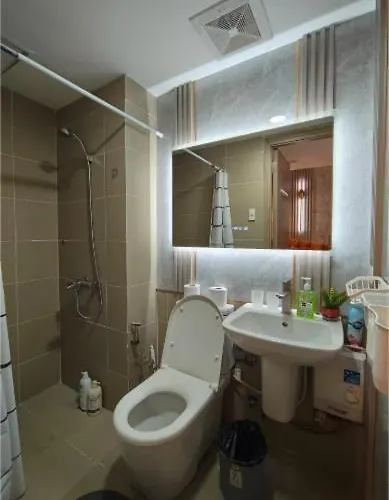 Modern Luxe In Makati Aparthotel